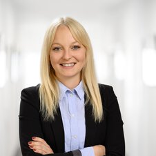 Portrait von Selina Sterff (Stellv. Abteilungsleitung / Senior Transaktionsmanagerin)