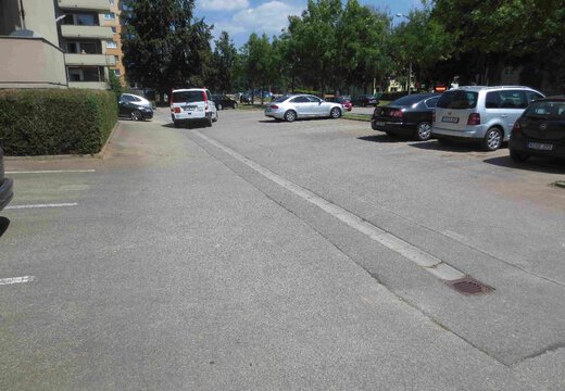 Sandgasse 163 - Außenanlagen, Wege - Stellplatz.jpg | © Dawonia