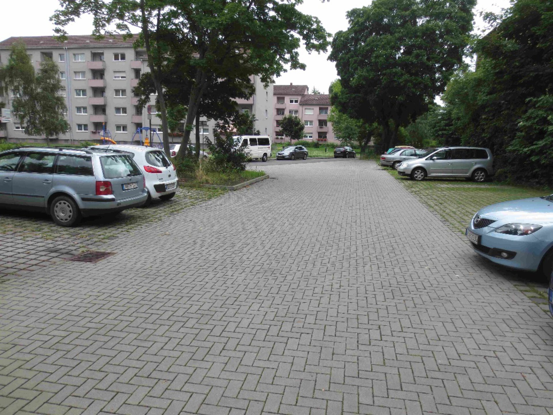 Pfaffenmühlweg 31 - Außenanlagen, Wege - Stellplatz.jpg | © Dawonia