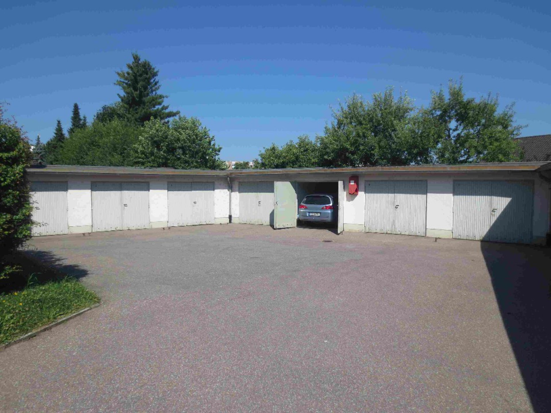 Reithmayrstraße 48 - Außenanlagen, Wege - Garage.jpg | © Dawonia