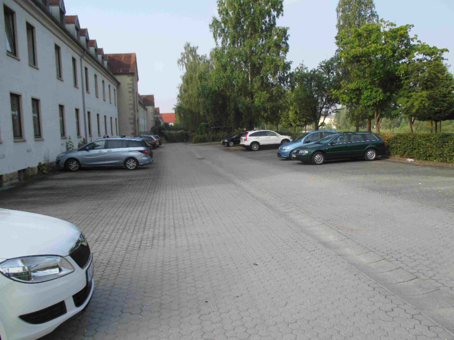 Sudetenstr. 13 - Außenanlagen, Wege2.jpg | © Dawonia