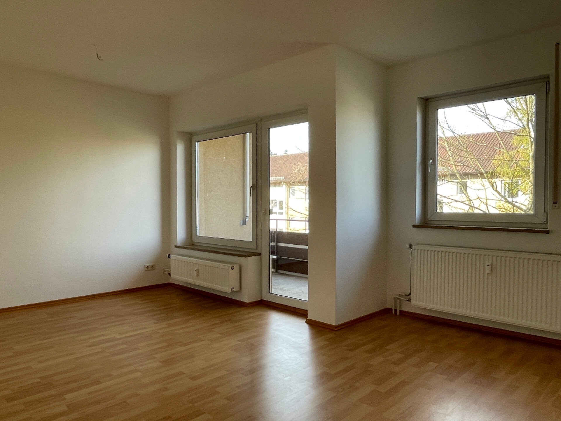 Wohnzimmer mit Balkon | © Dawonia