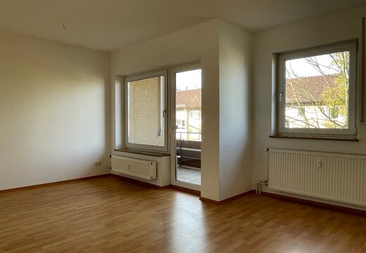 Wohnzimmer mit Balkon | © Dawonia