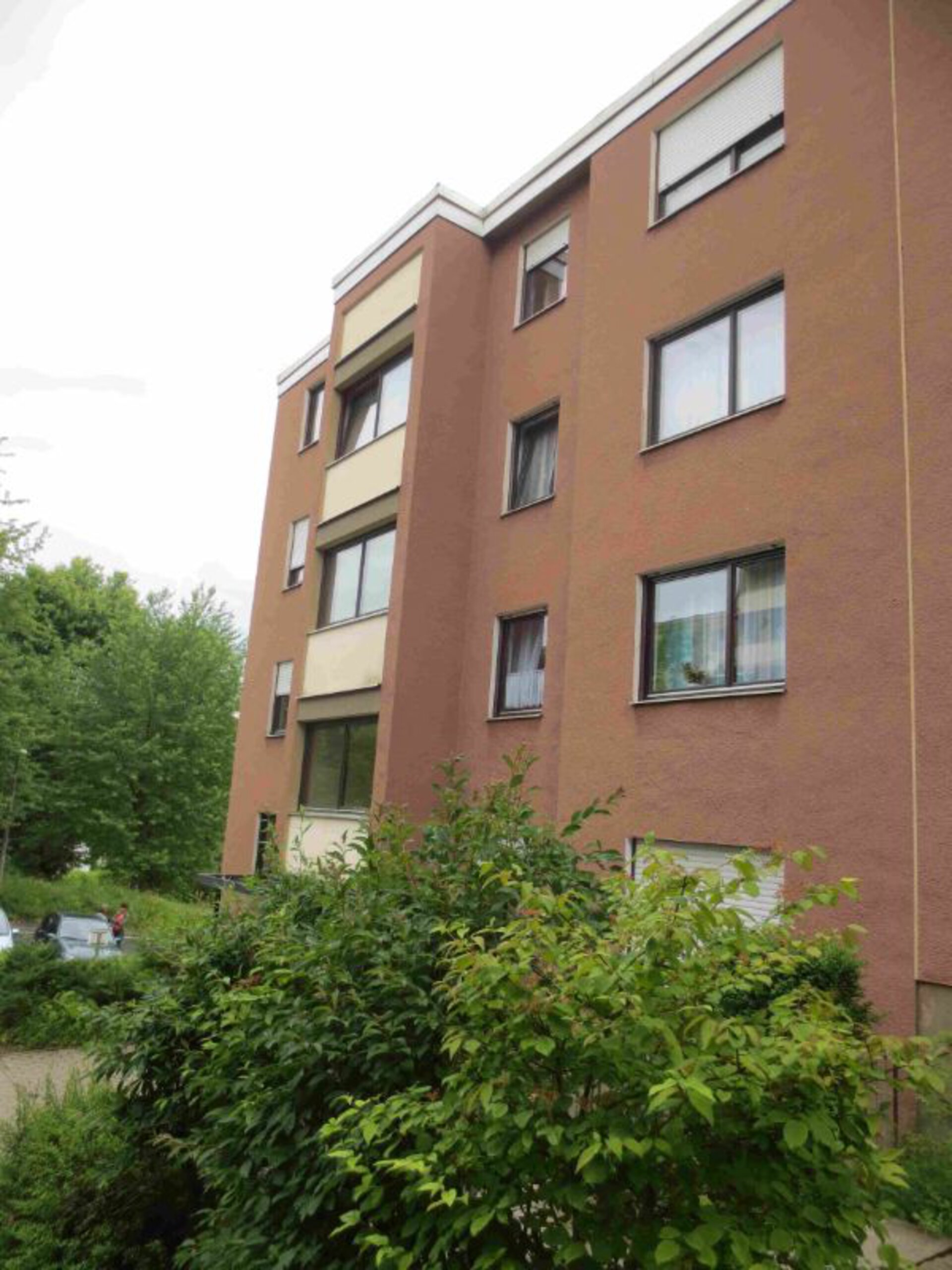Sonniger Balkon mit Blick in Grüne - öffentlich geförderte Wohnung Bild2.jpg | © Dawonia