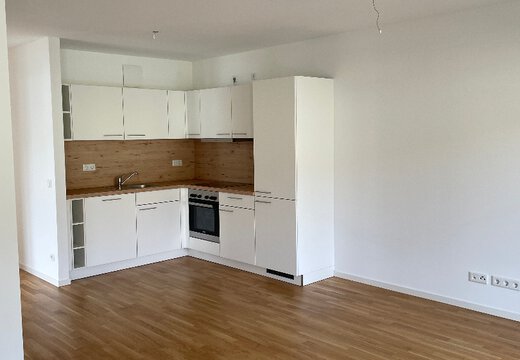 Wohnzimmer mit EBK | © Dawonia