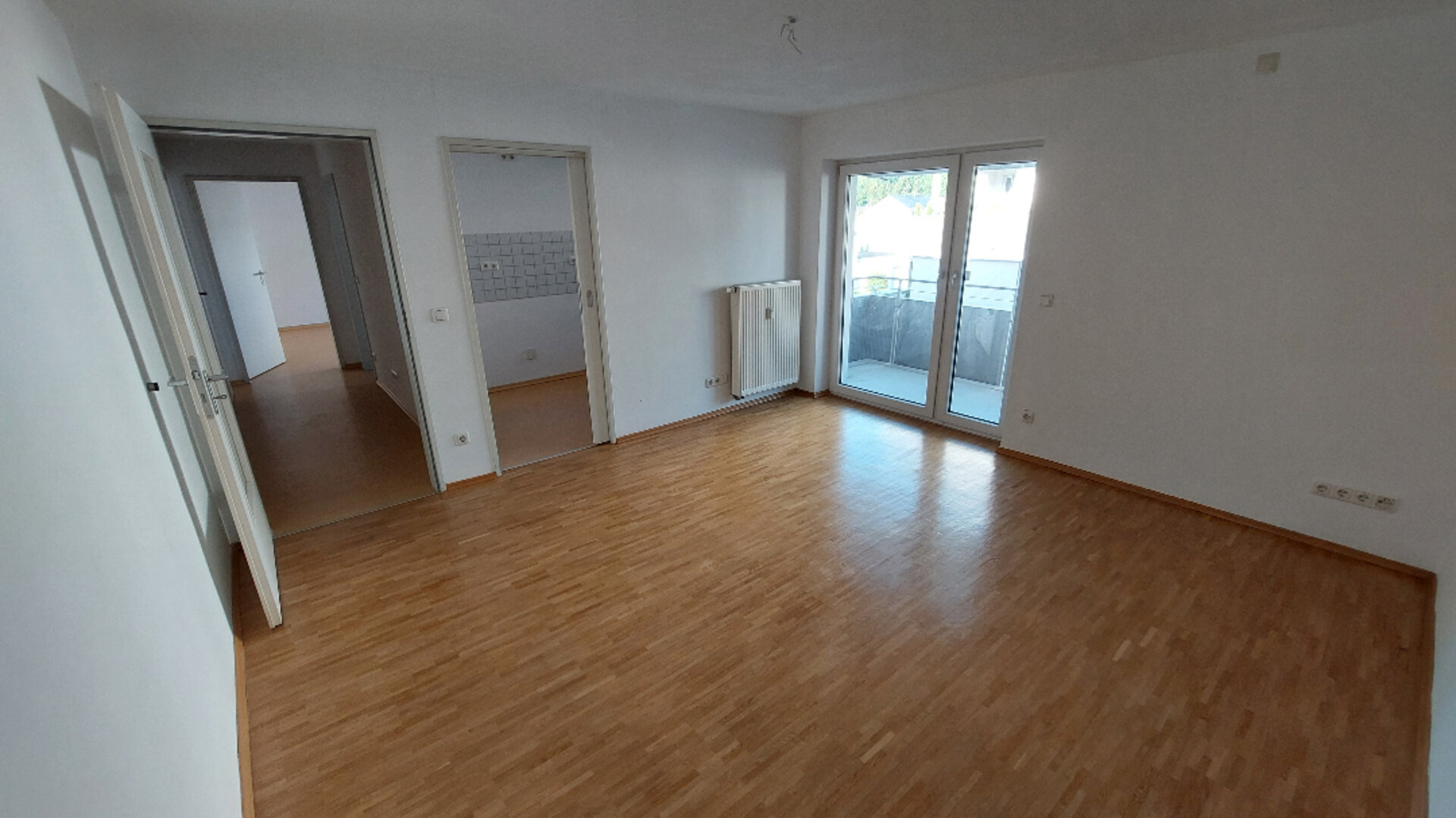 Wohnzimmer mit Balkon | © Dawonia