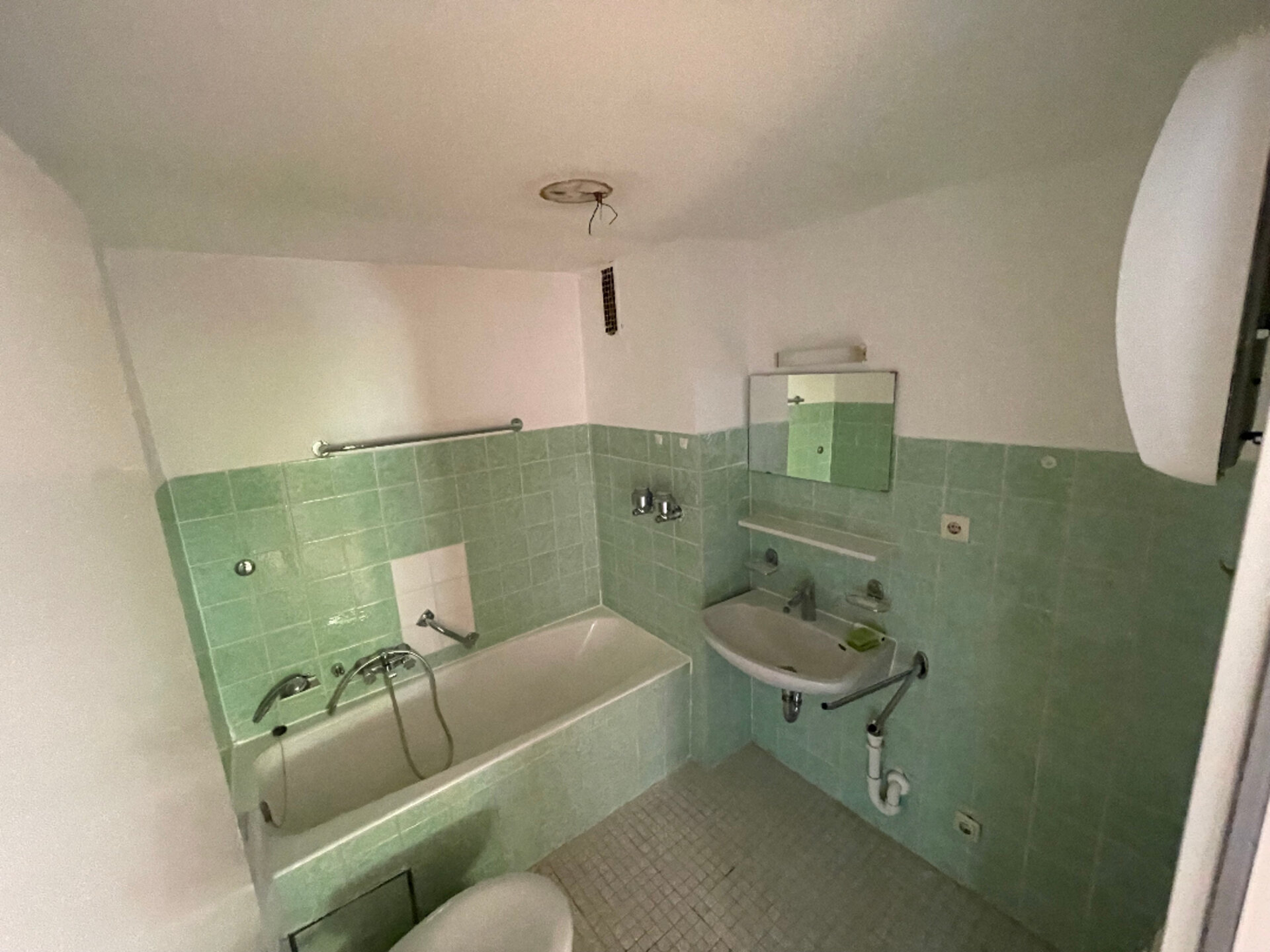 Bad innenliegend mit Wanne | © Dawonia