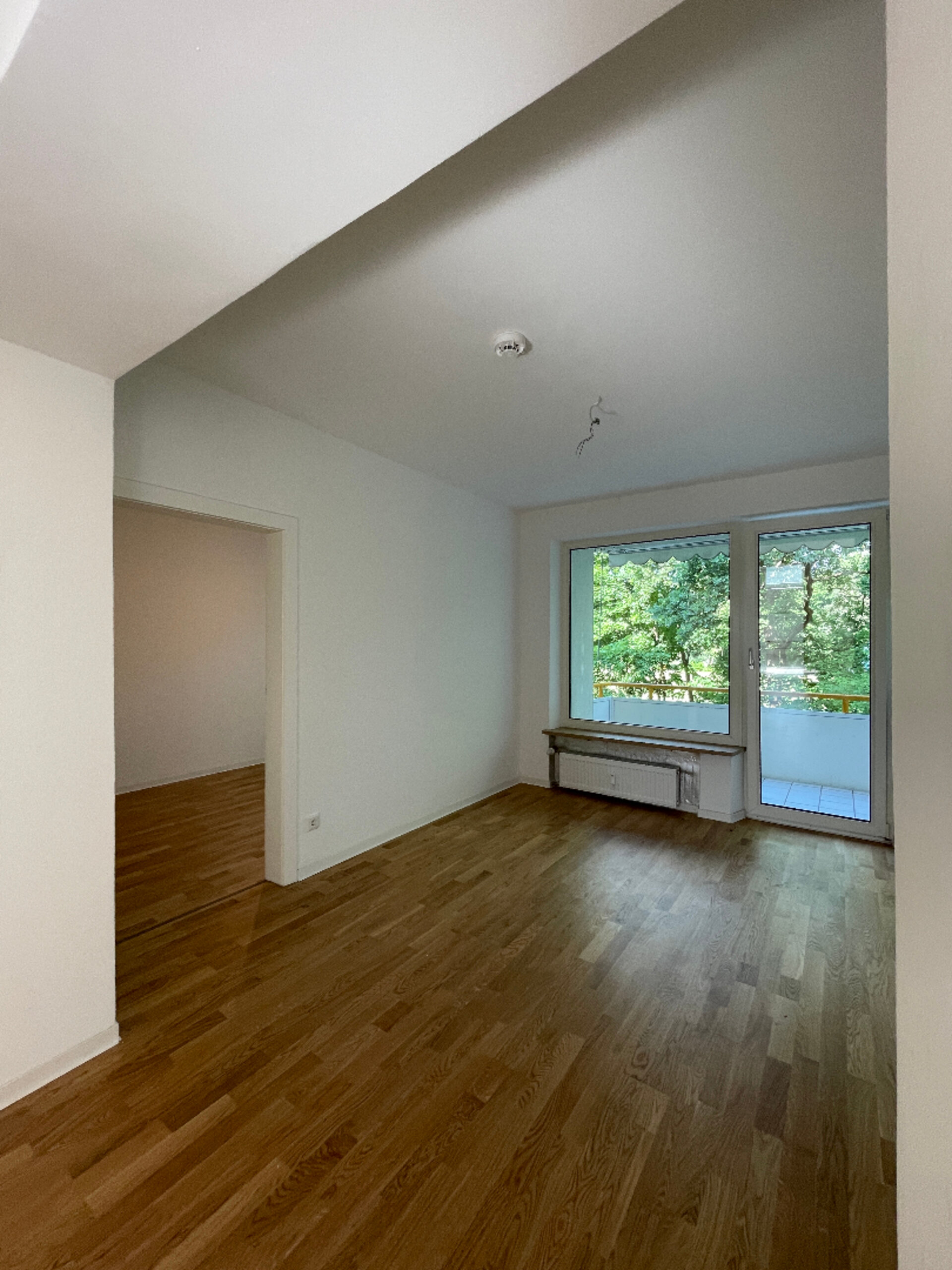 Diele mit Blick in Kinder-/Gäste-/Arbeitszimmer (Raum 1) | © Dawonia