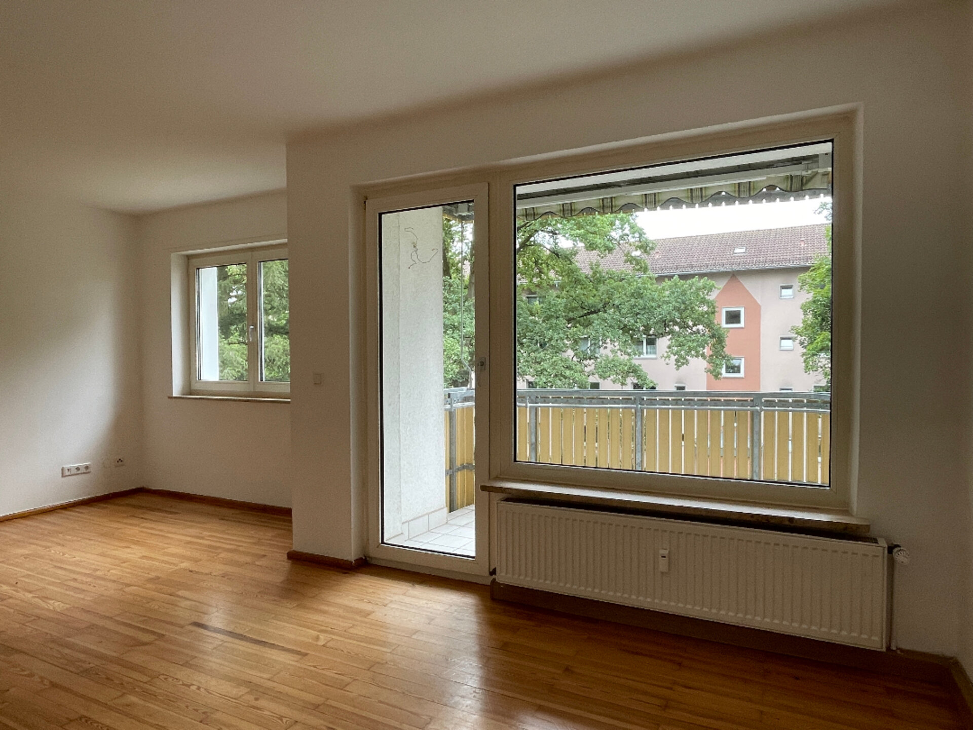 Wohnzimmer mit Balkon | © Dawonia