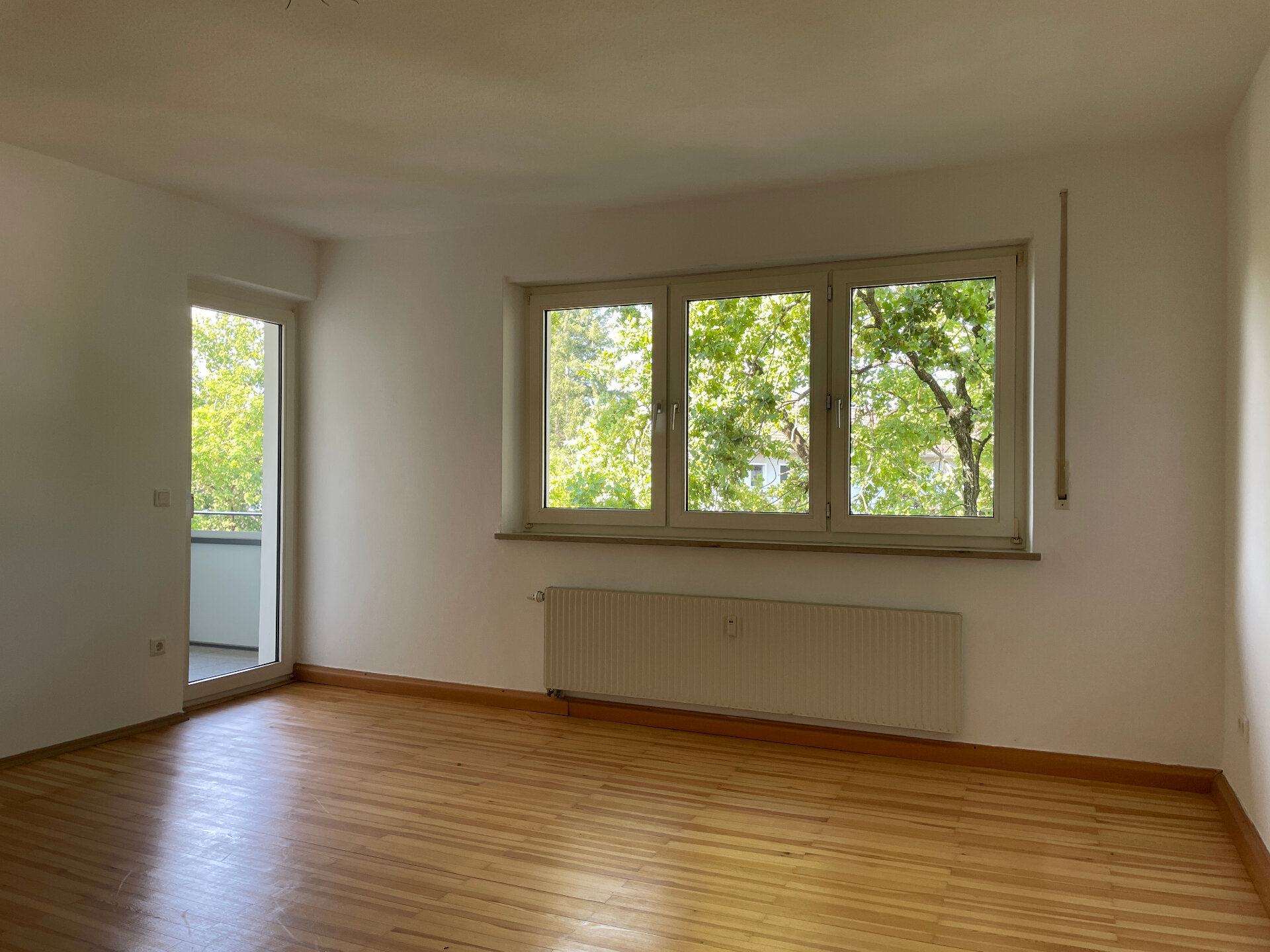 Wohnzimmer mit Balkon | © Dawonia