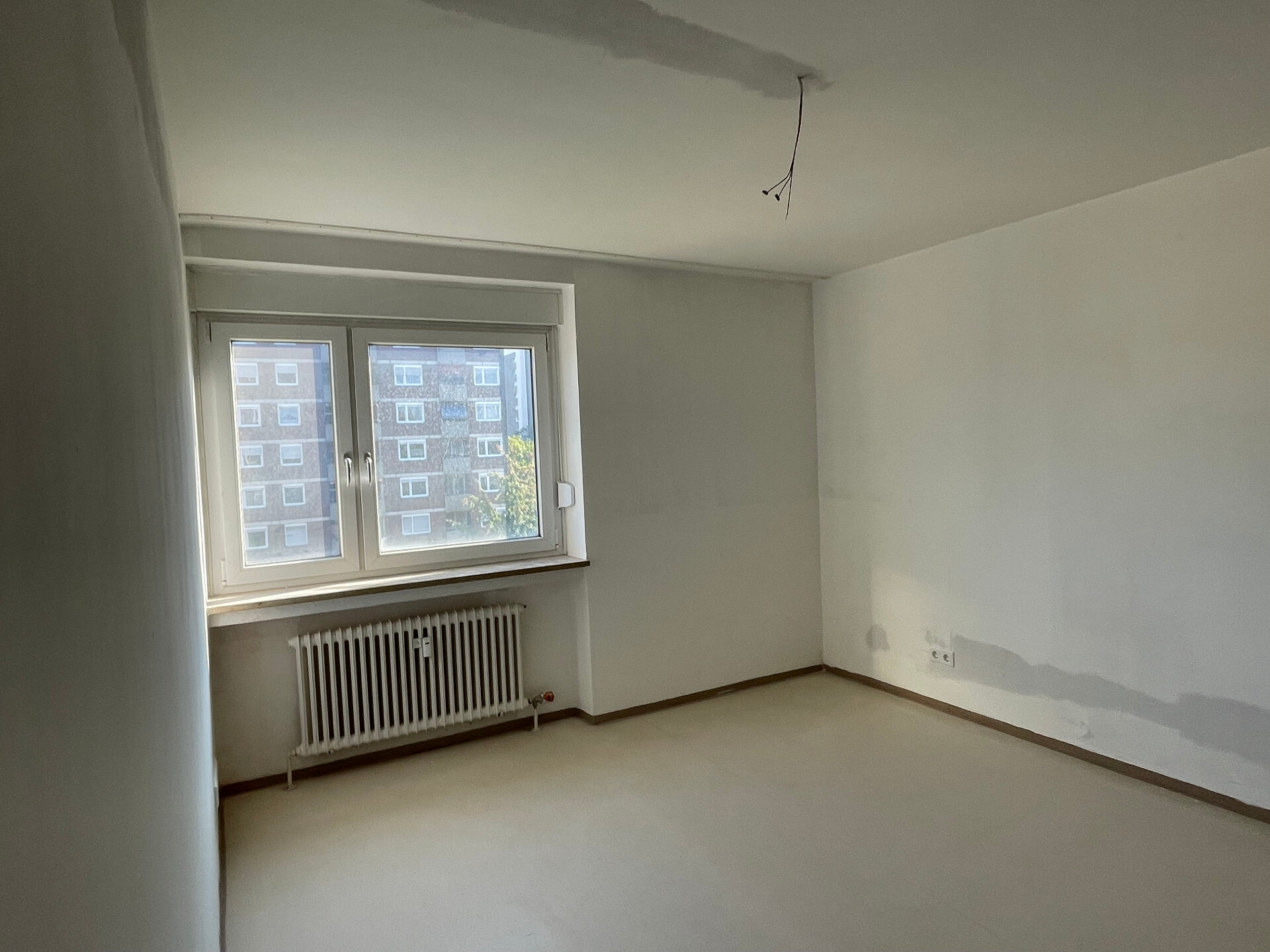 Schlafzimmer rechts neben Küche (1).jpeg | © Dawonia
