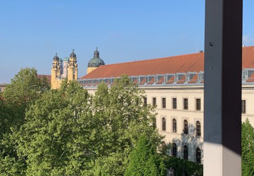 Charmante Altbauwohnung mit Blick auf die Theatinerkirche Bild1.jpg | © Dawonia