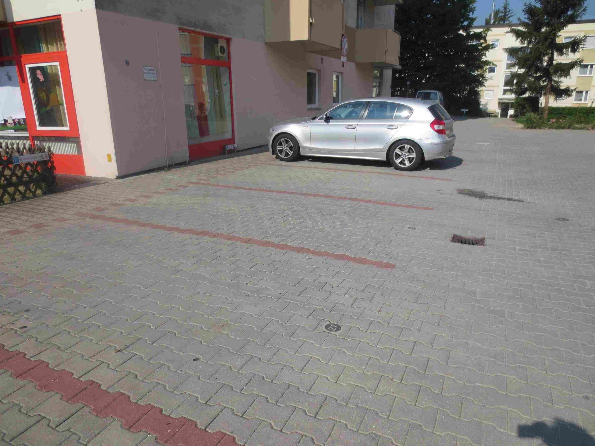 Karl-Esser-Str. 1 - Außenanlagen, Wege - Stellplatz.jpg | © Dawonia