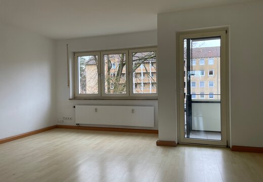 Wohnzimmer mit Balkon | © Dawonia