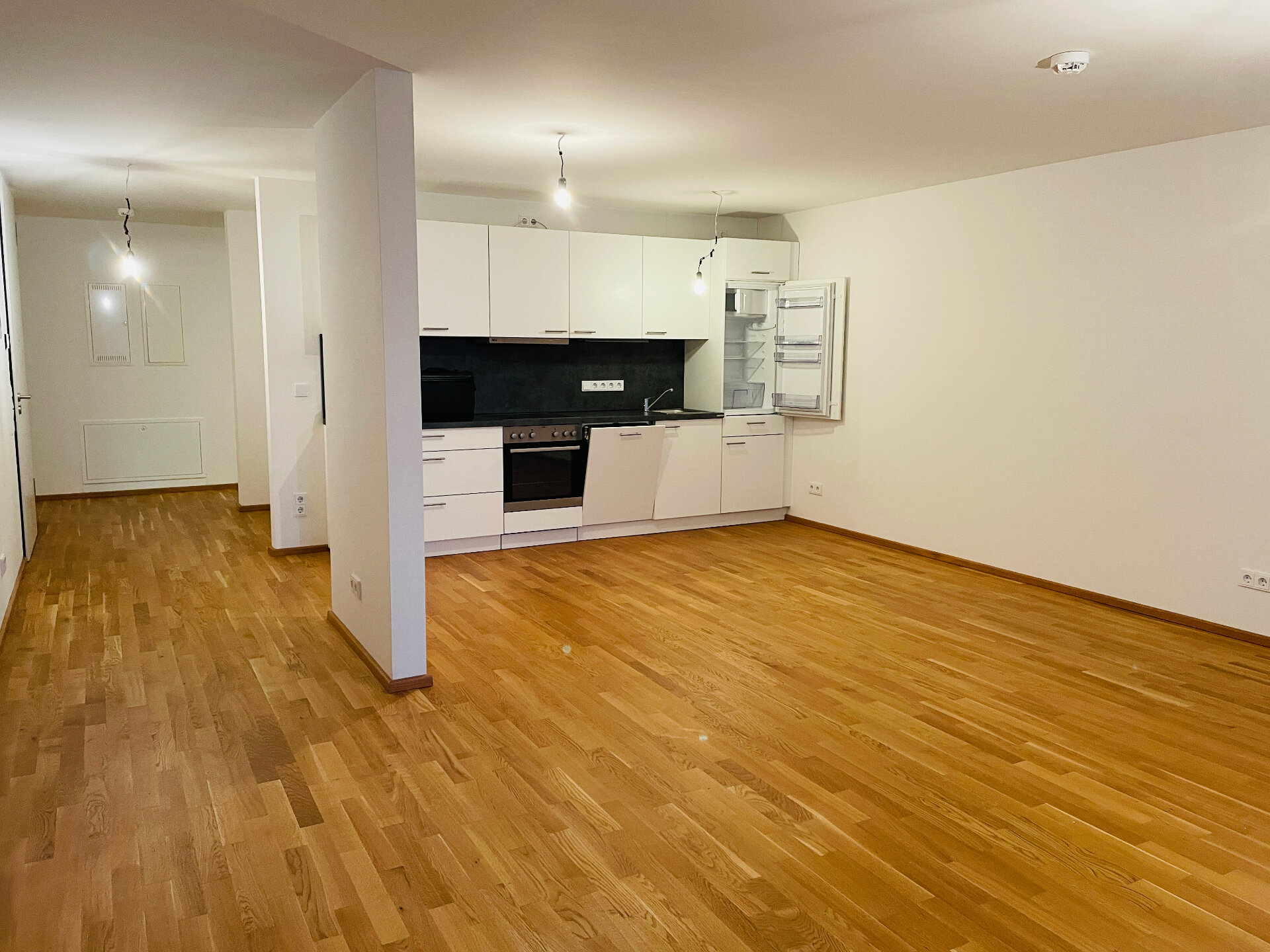 Wohnzimmer mit EBK.jpg | © Dawonia