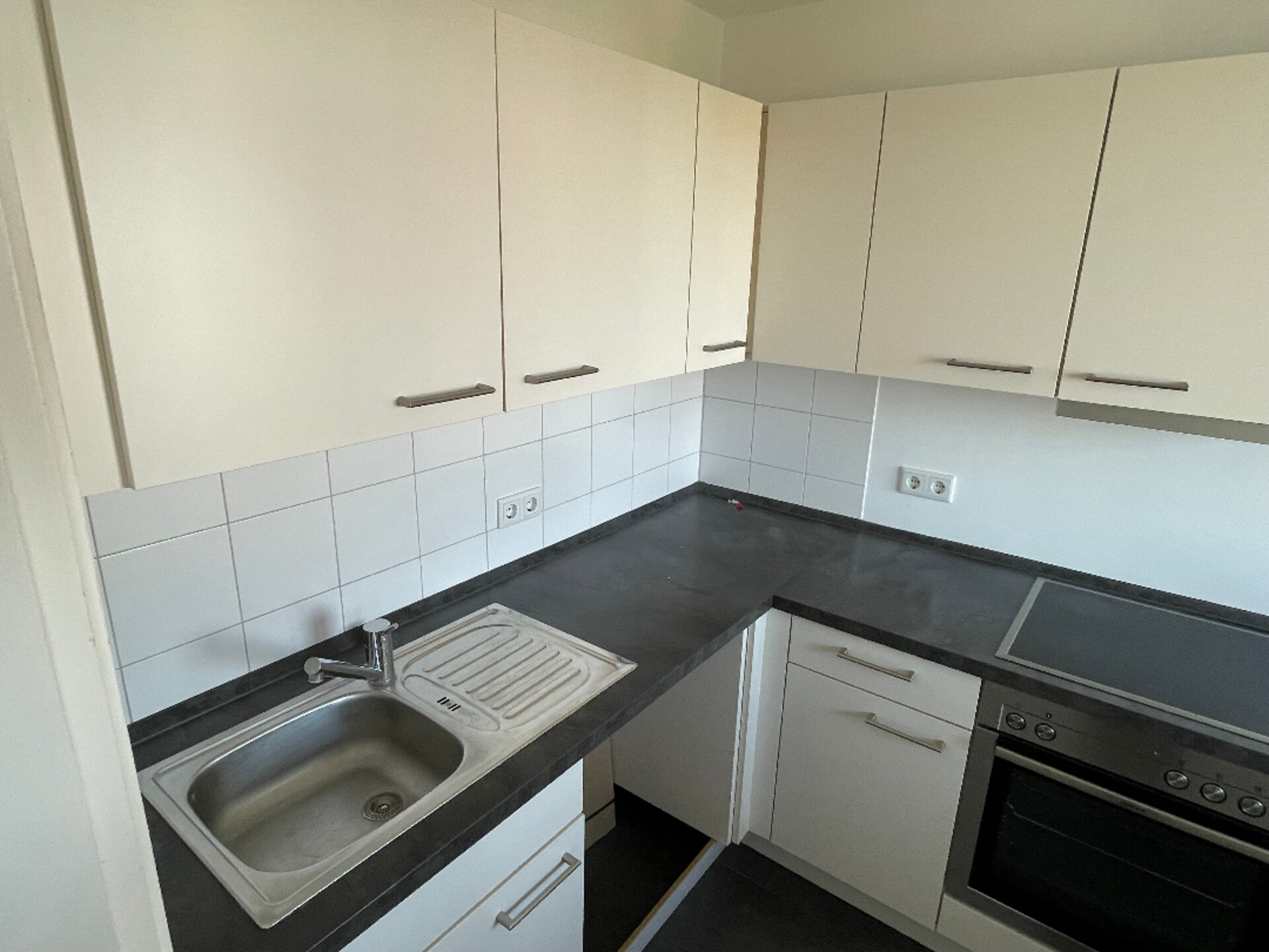 Küche mit Einbauküche (1).jpg | © Dawonia