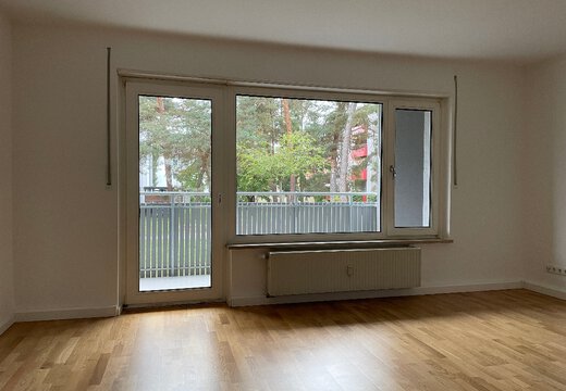 Wohnzimmer mit Balkon | © Dawonia