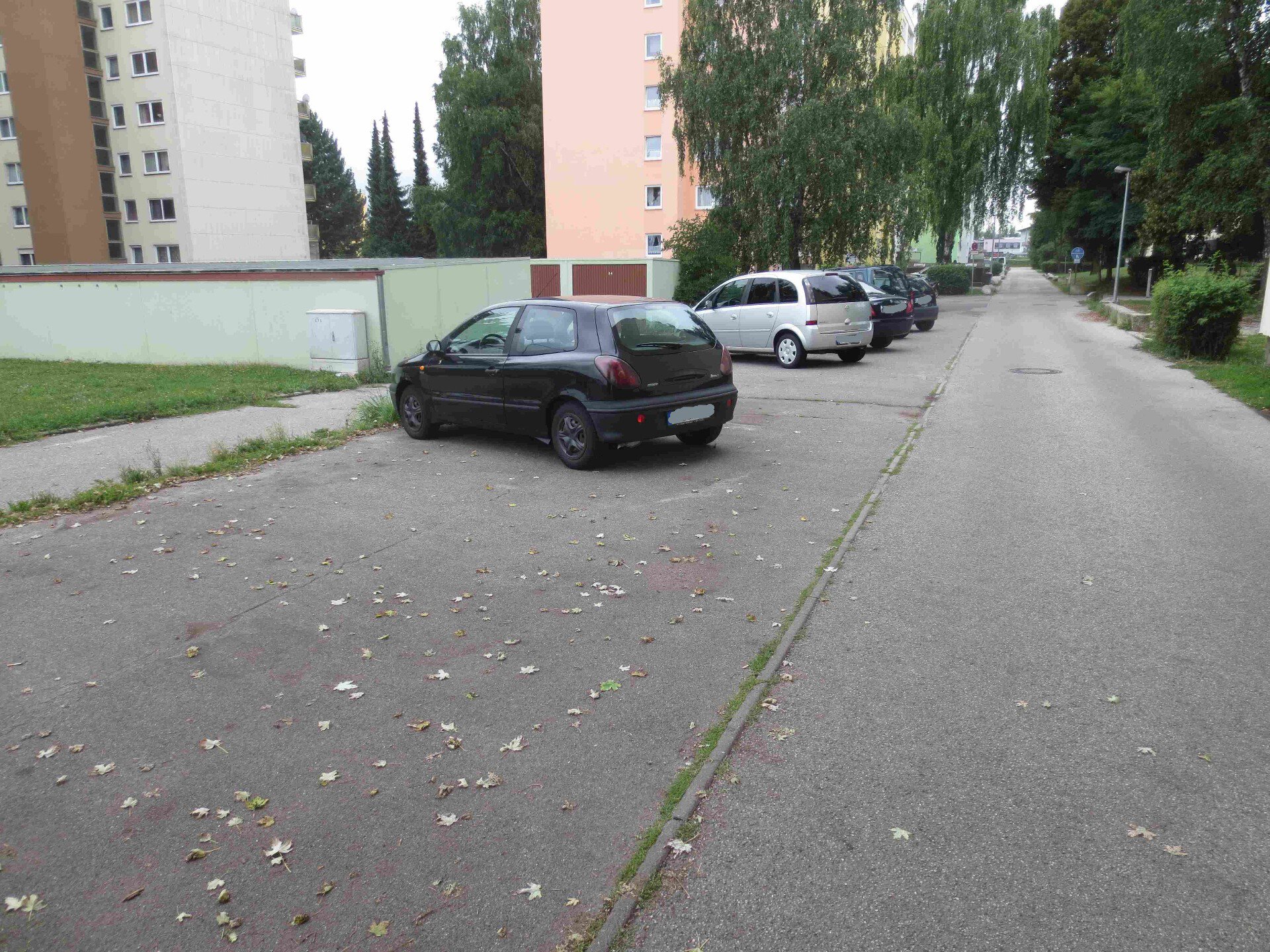 Hochstr. 13 - Außenanlagen, Wege1 - Stellplatz.jpg | © Dawonia