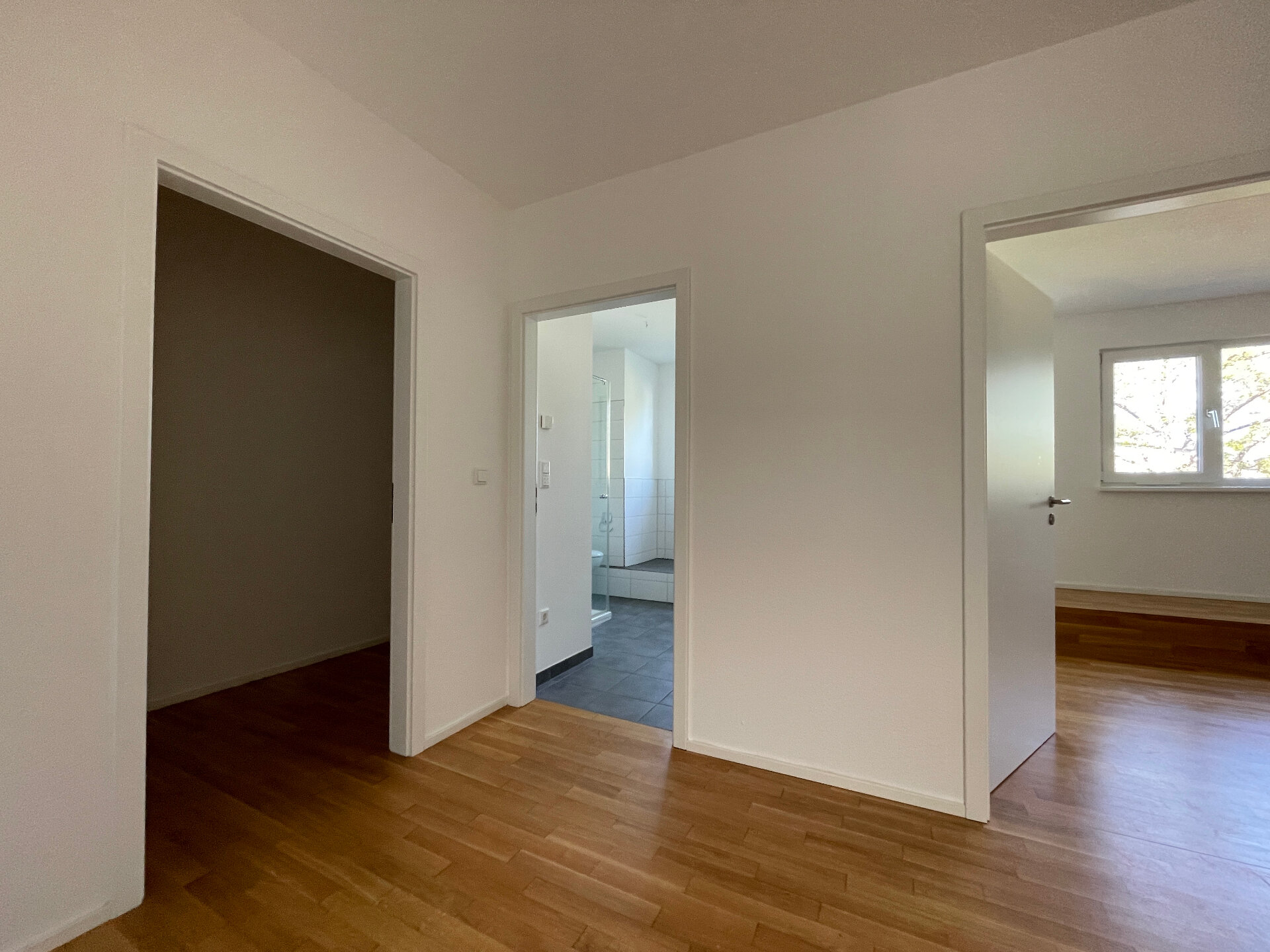 Flur mit Blick in Abstellraum/Bad/Wohn-Schlafzimmer | © Dawonia