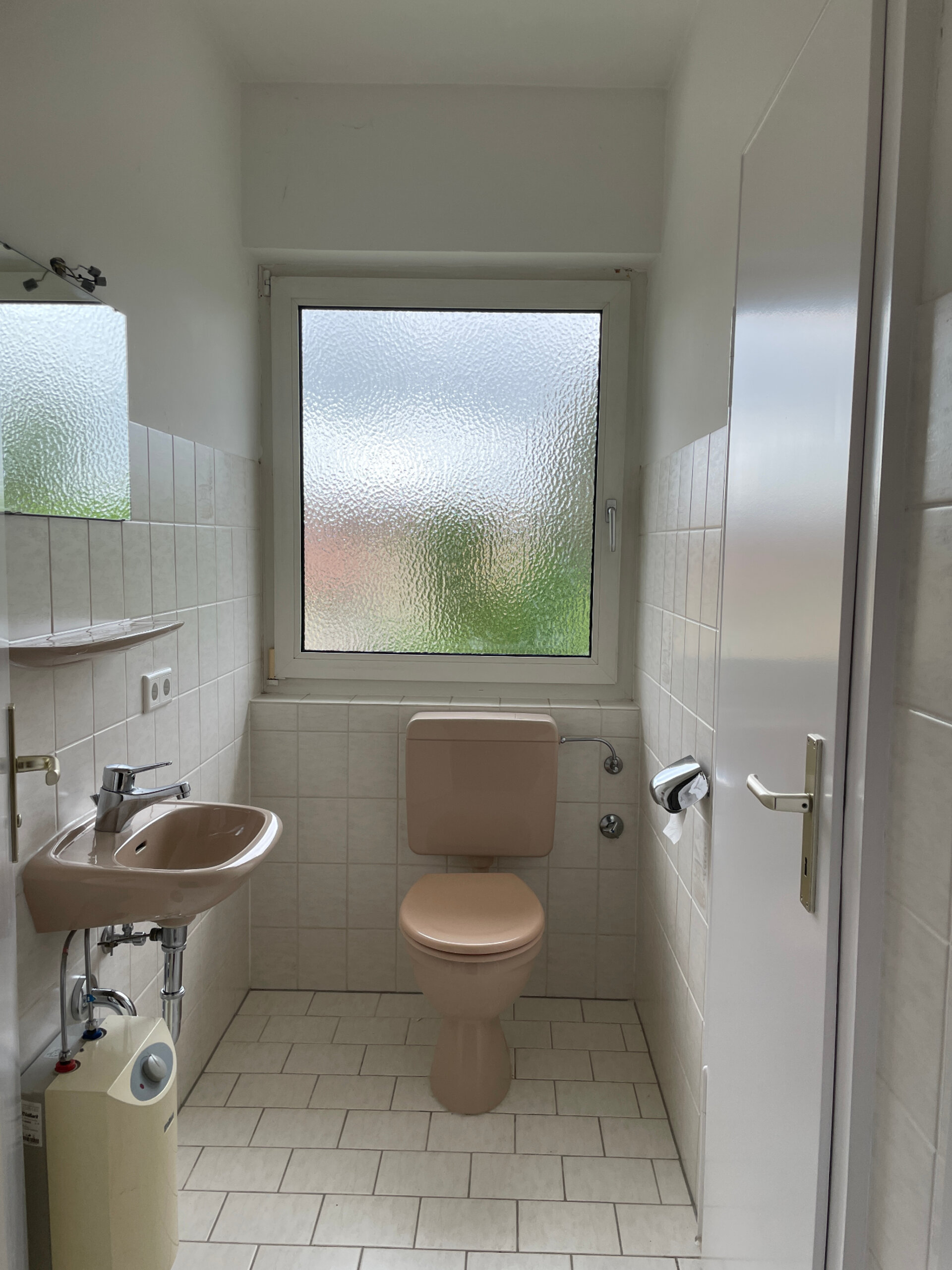 sep. WC mit Fenster und Zugang zum Abstellraum | © Dawonia