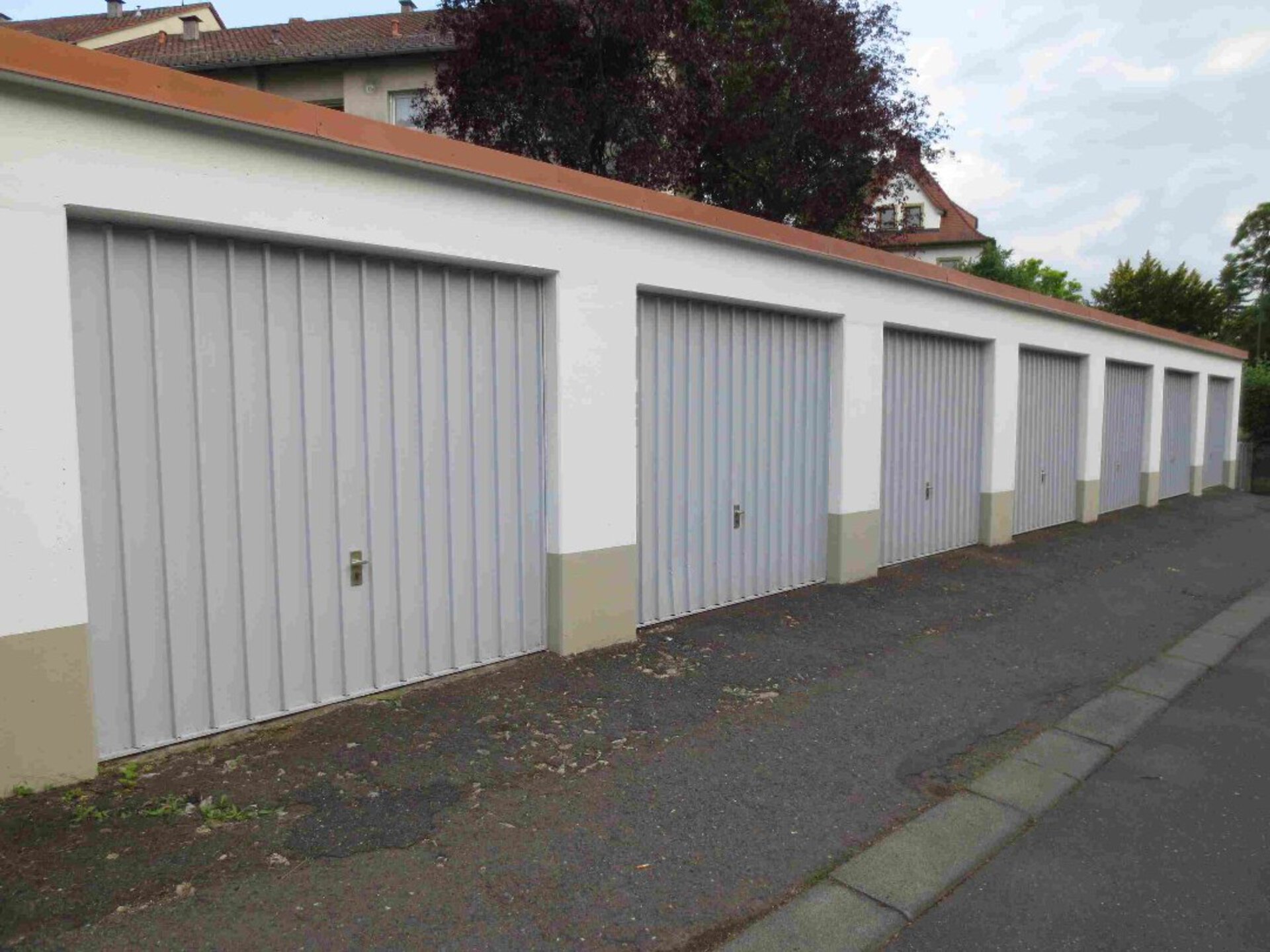 Steubenstr. 2 - Außenanlagen, Wege2 - Garage.jpg | © Dawonia