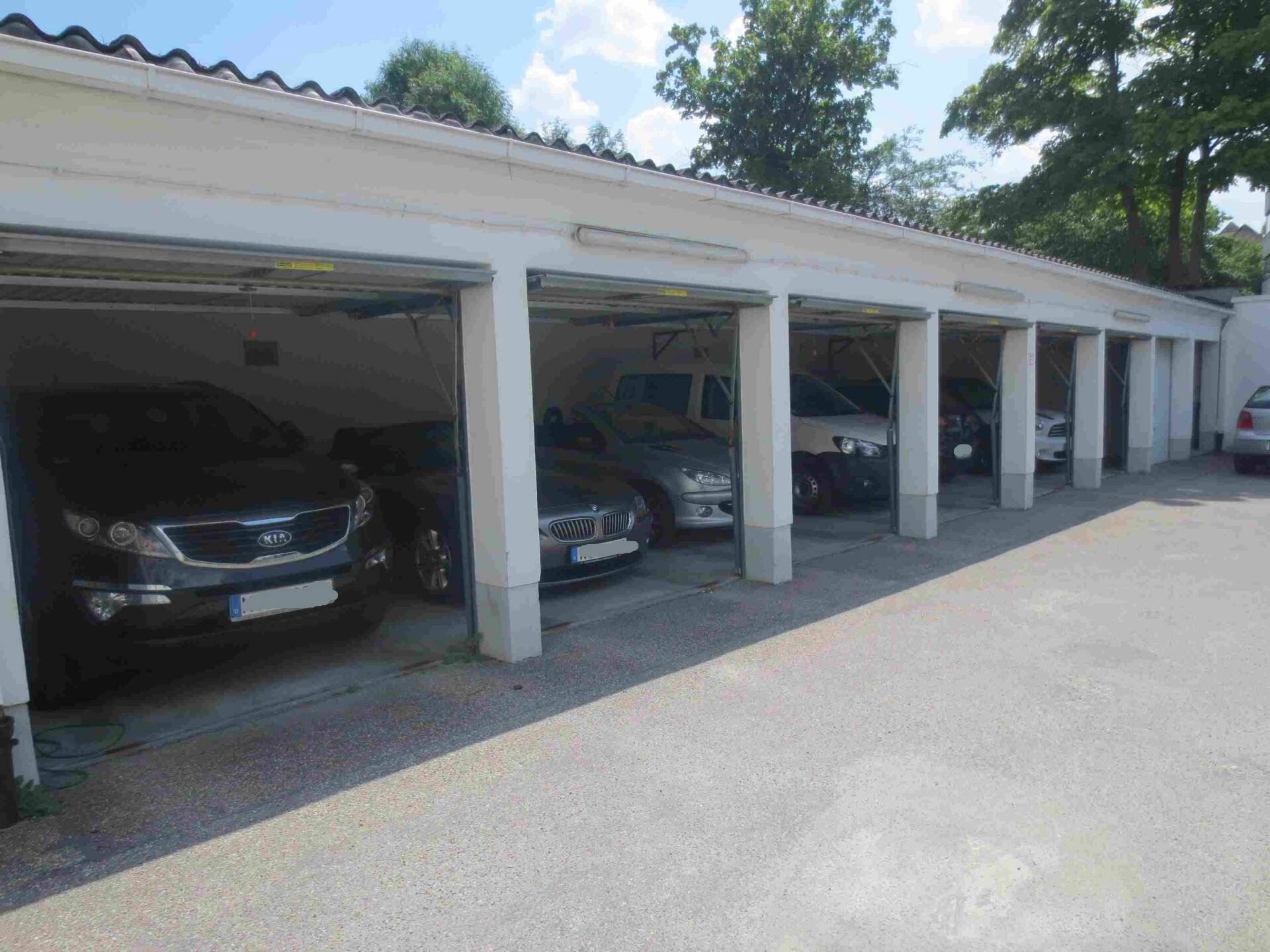 Prüfeninger Str. 45 - Außenanlagen, Wege1 - Garage.jpg | © Dawonia