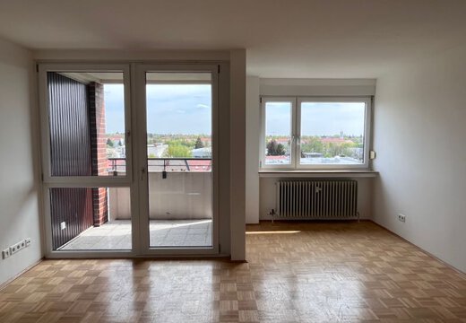 Wohnzimmer mit Balkon | © Dawonia