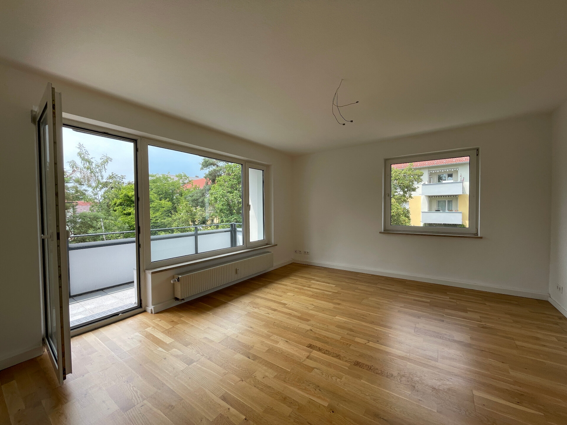 Wohnzimmer mit Balkon | © Dawonia