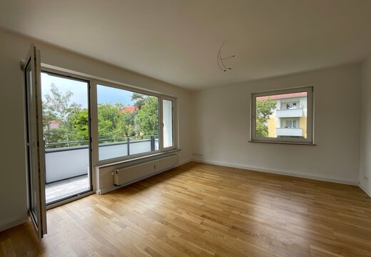 Wohnzimmer mit Balkon | © Dawonia