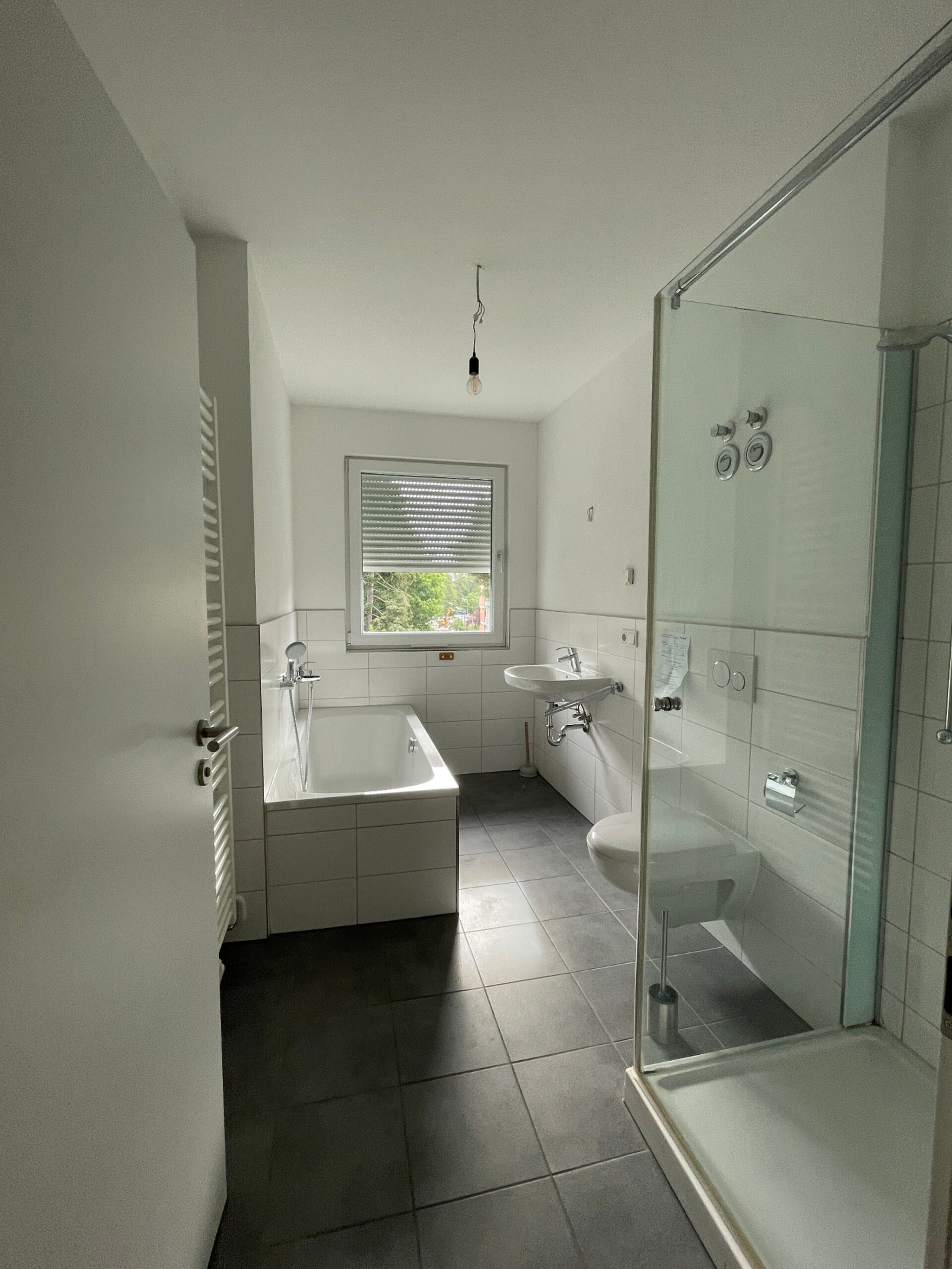 Tageslicht-Bad mit Wanne und Dusche | © Dawonia