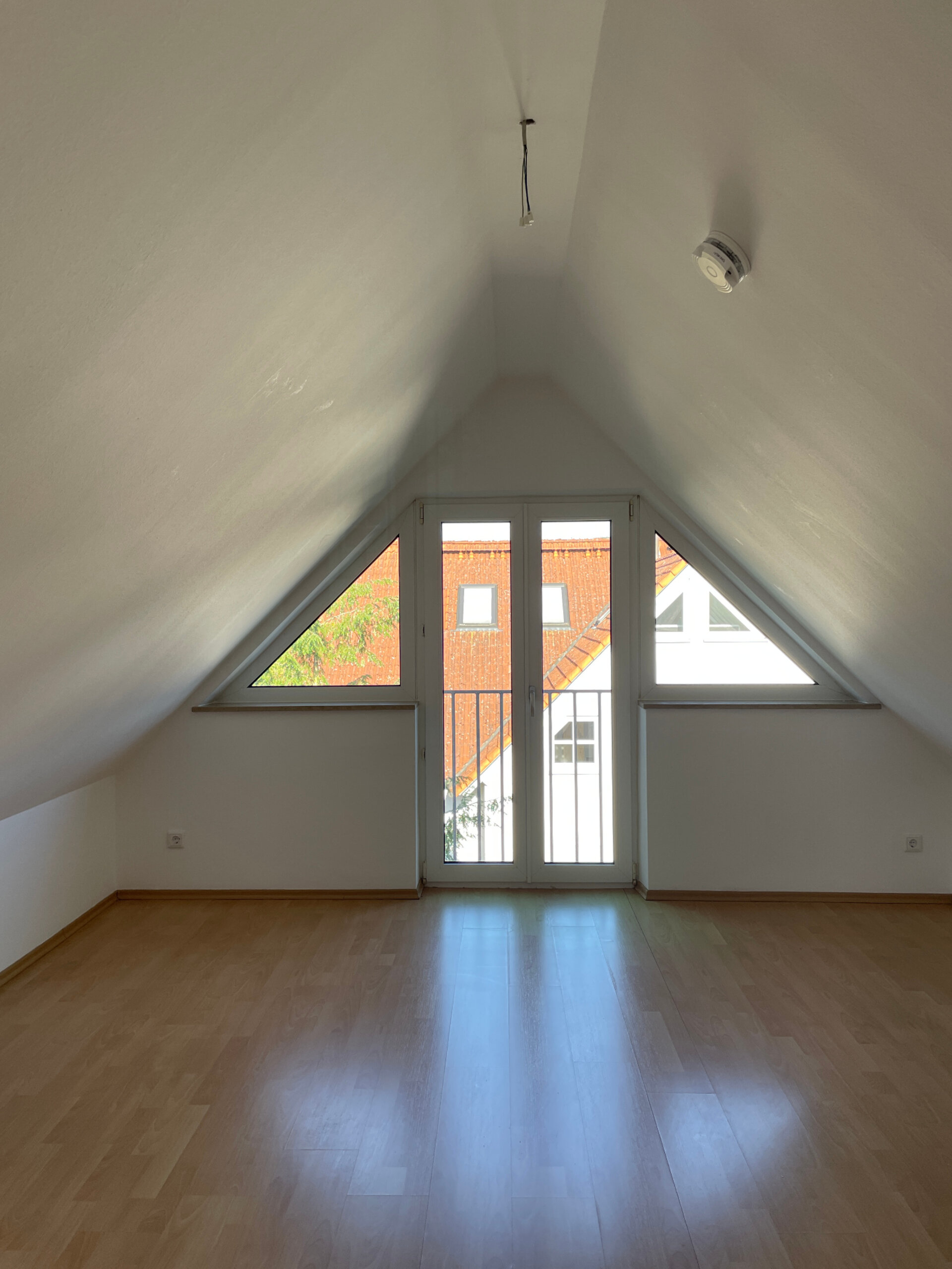 Wohn-/Schlafraum mit französischem Balkon | © Dawonia