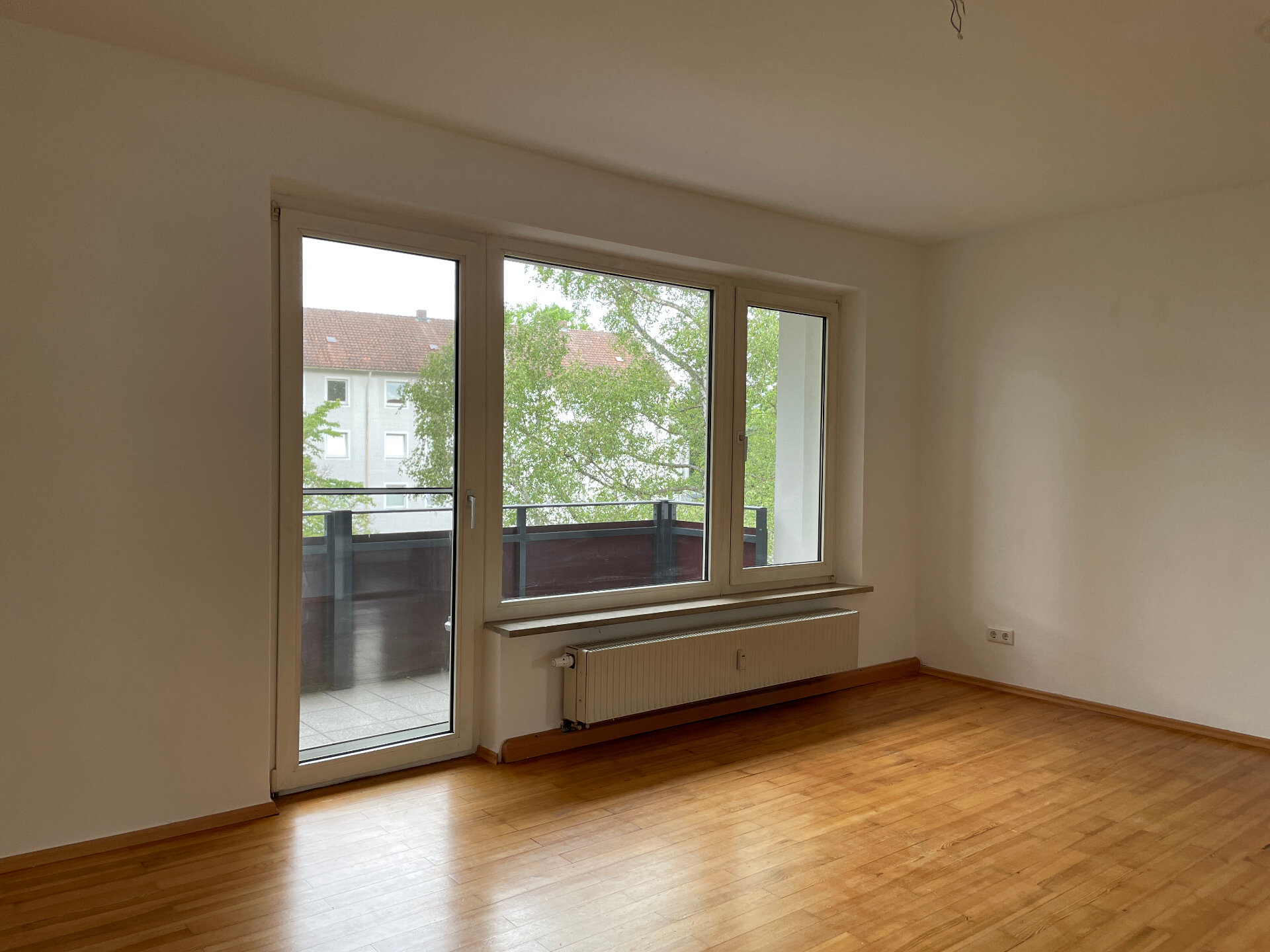 Wohnzimmer mit Balkon | © Dawonia