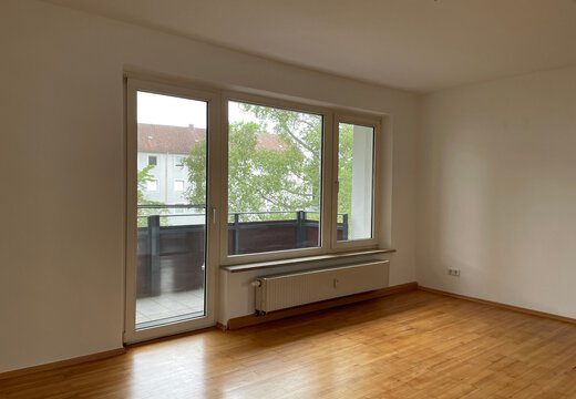 Wohnzimmer mit Balkon | © Dawonia