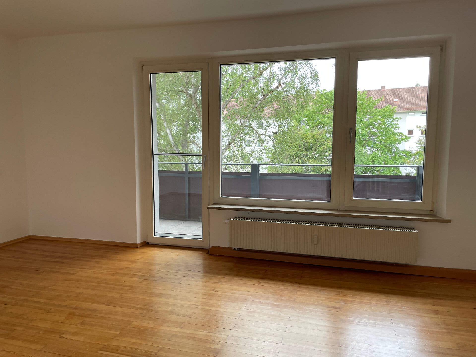 Wohnzimmer mit Balkon | © Dawonia