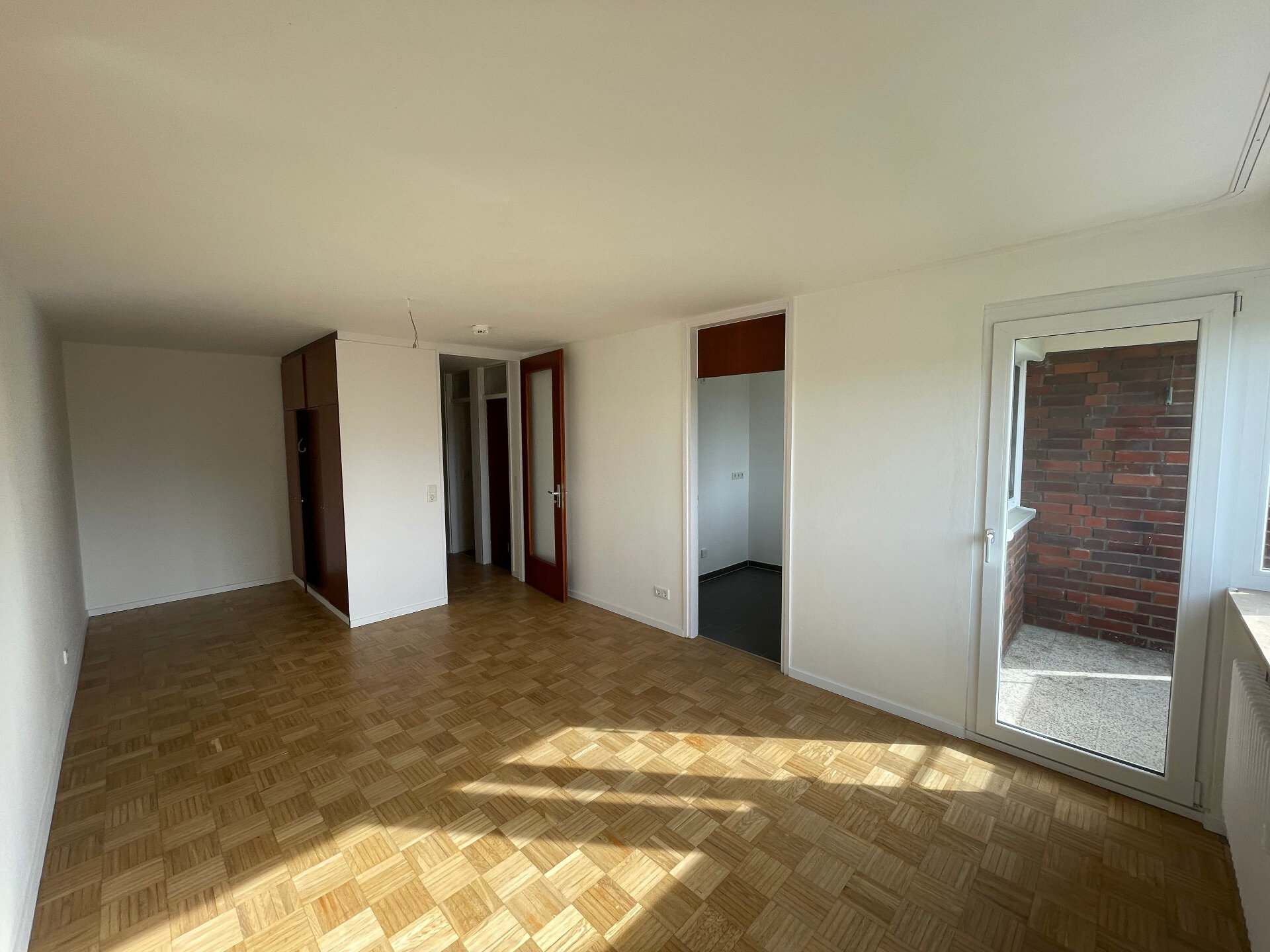 Musterbild - Wohnraum mit Einbauschrank.jpg | © Dawonia