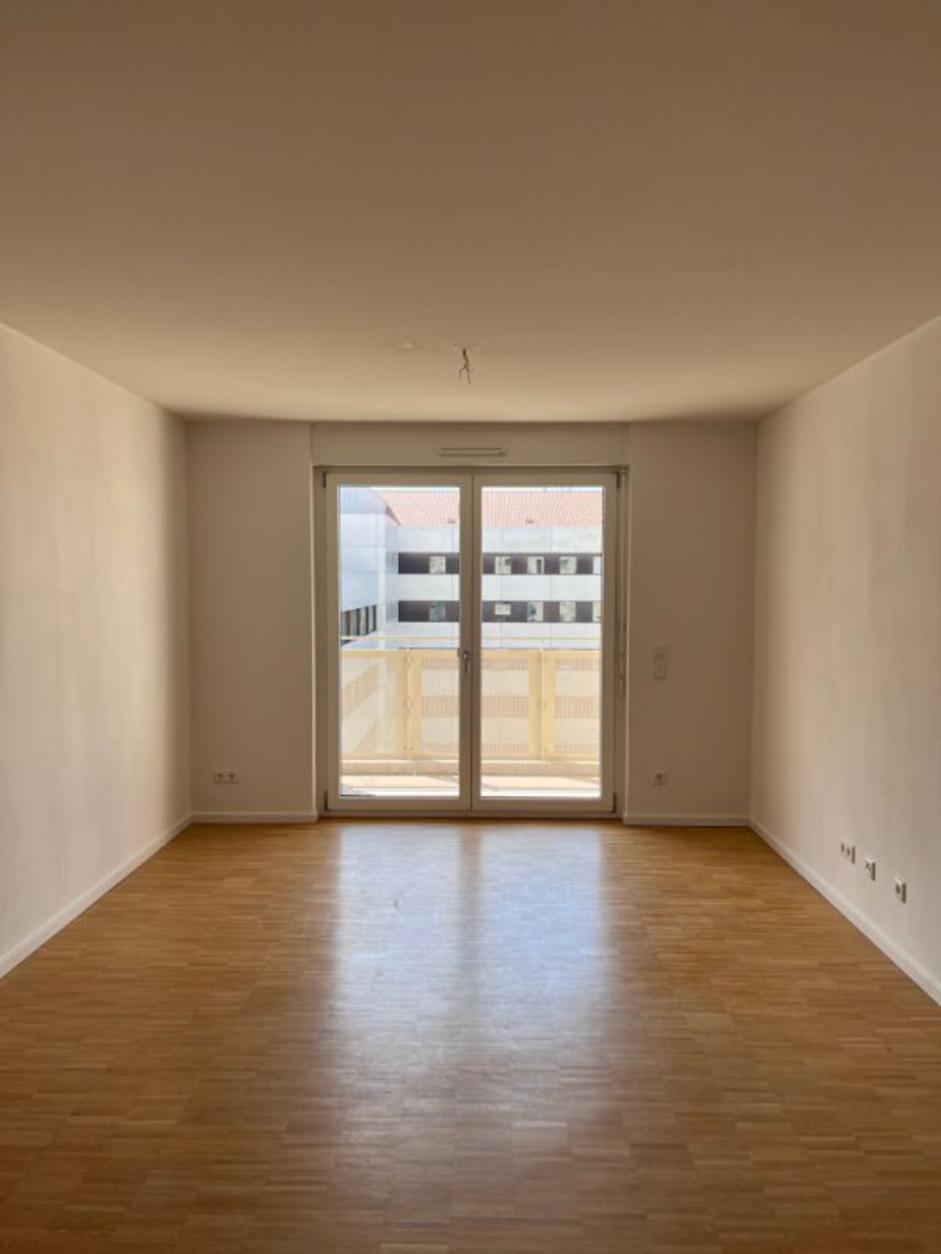 Wohnzimmer mit Balkon | © Dawonia