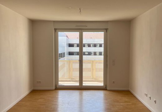 Wohnzimmer mit Balkon | © Dawonia