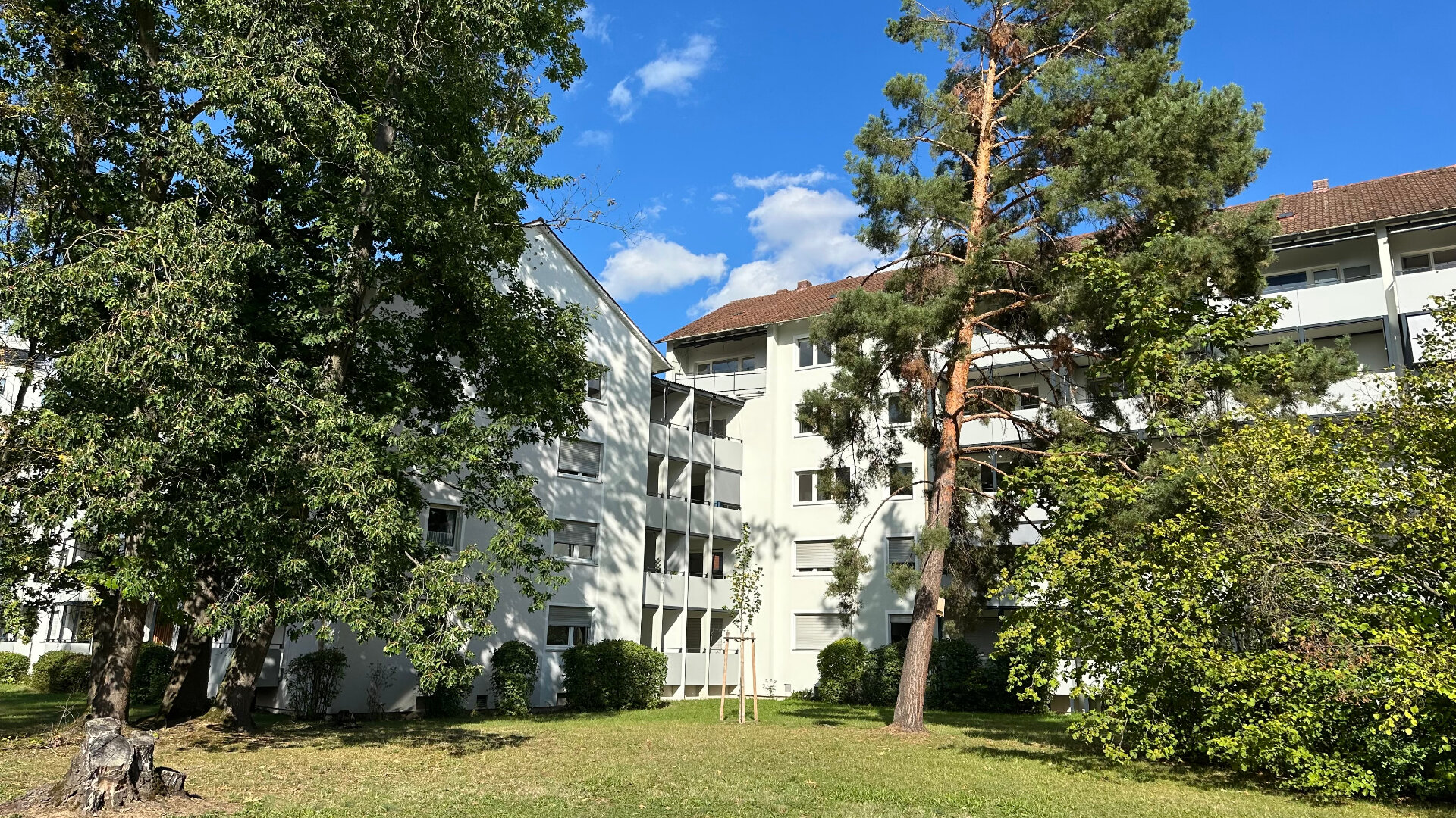 Mietwohnung in Erlangen - Helle 4 Zimmer-Wohnung mit 2 Loggien und Einbauküche! - Photo 2