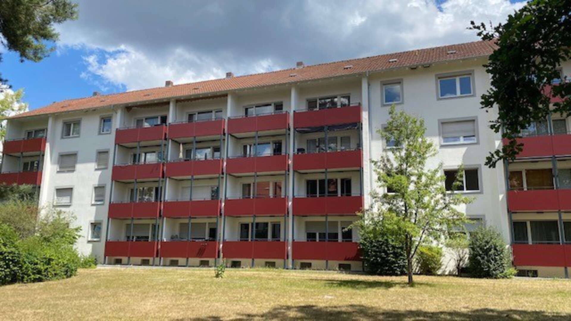 Mietwohnung in Erlangen - Helle 2-Zimmer-Wohnung mit Loggia, Einbauküche und modernem Bad! - Foto 2