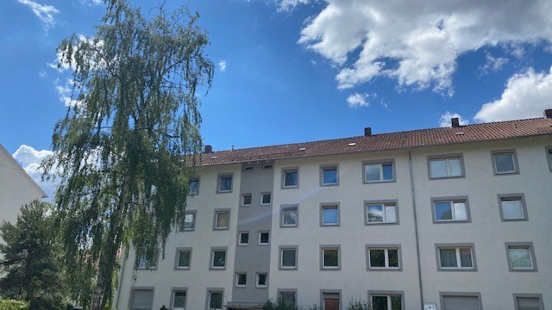 Mietwohnung in Erlangen - Helle 2-Zimmer-Wohnung mit Loggia, Einbauküche und modernem Bad! - Foto 2