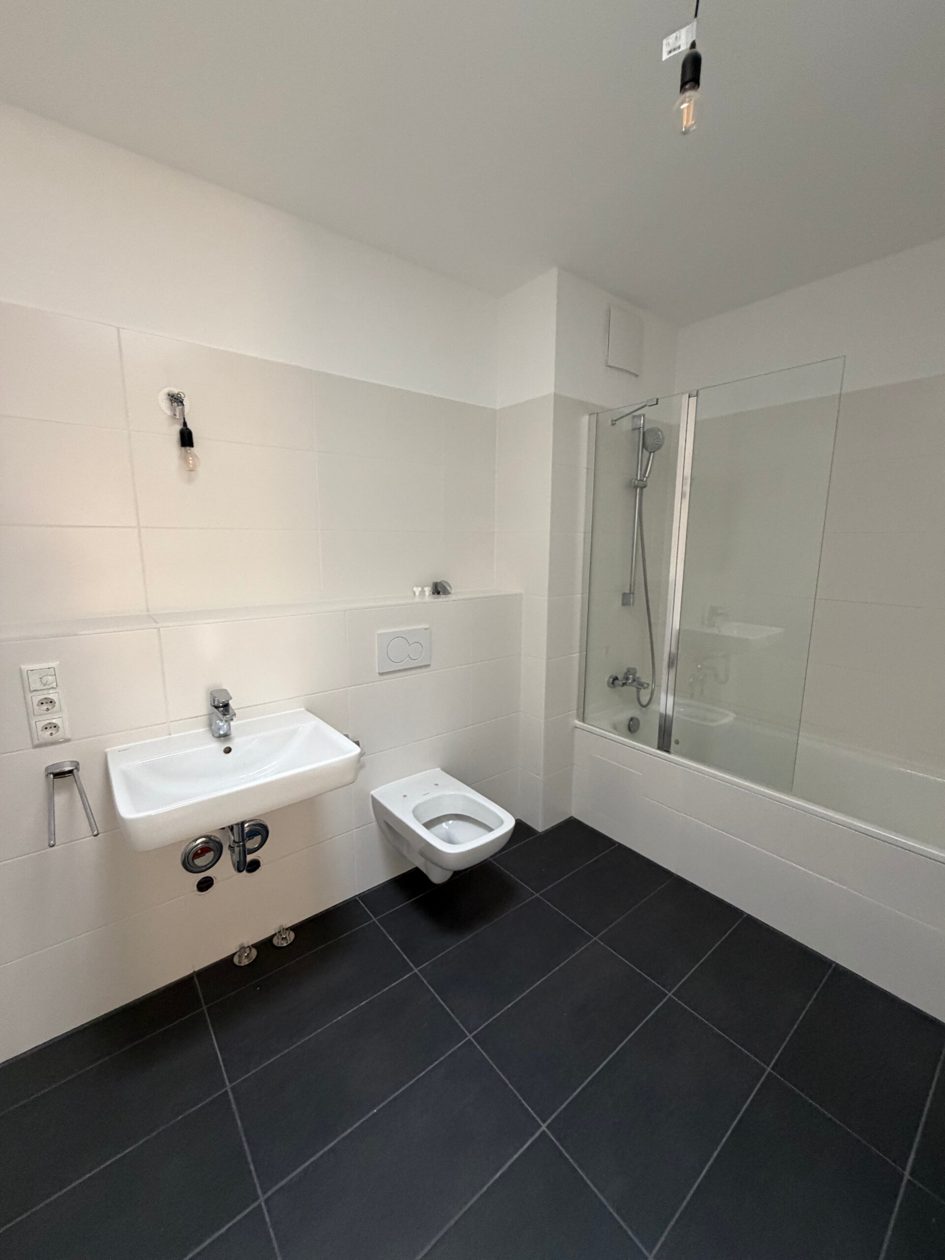 Bad mit Badewanne | © Dawonia