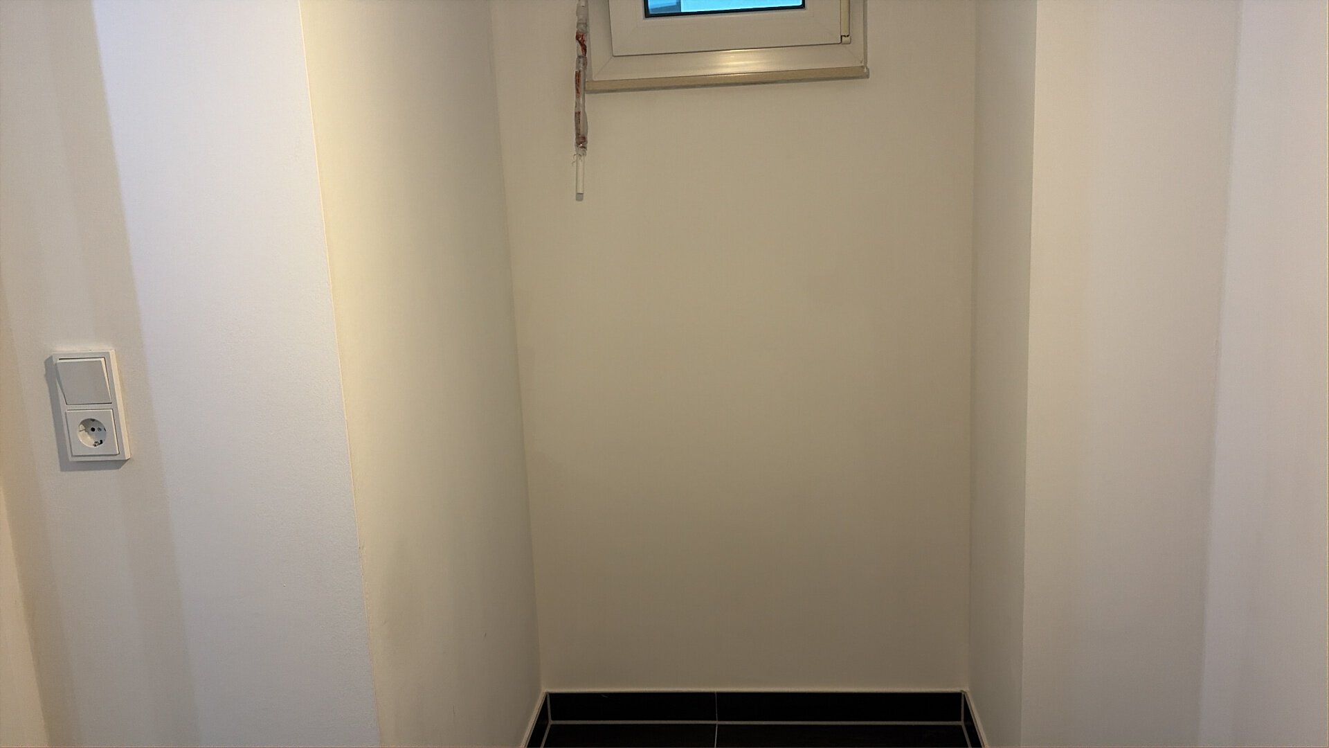 Mietwohnung in Frankfurt - Großzügig geschnittene 2-Zimmer-Wohnung mit Balkon! - Foto 1
