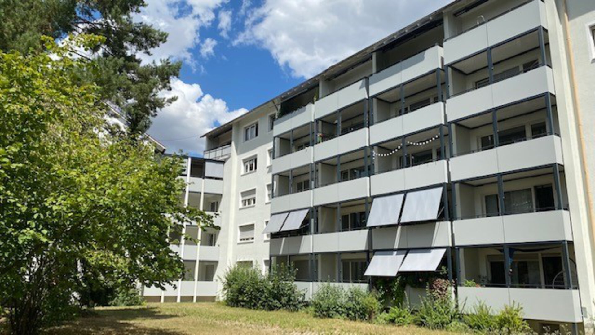 Mietwohnung in Erlangen - Gemütliche 2 Zimmer-Wohnung mit Einbauküche und Loggia! - Foto 1
